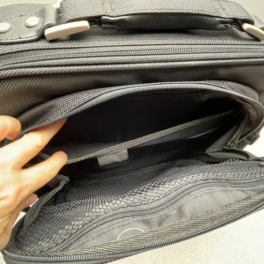 NWOT Dell Laptop Bag/Briefcase, Black, Shoulder Strap, 14 1/2